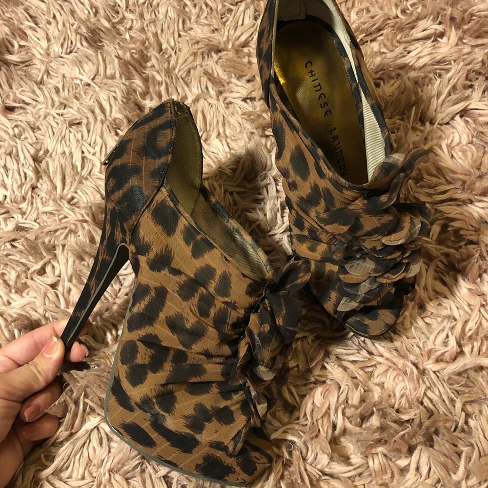 5.5 Chinese laundry open toe leopard print bootie